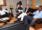 visite-de-Philippe-Bana-au-president-du-CR-Serge-Letchimy-avec-Daniel-Nisas